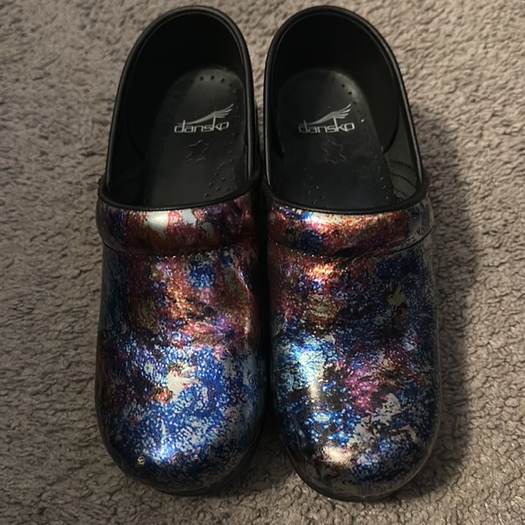 Fun color Dansko in mint condition no damage - Picture 6 of 6